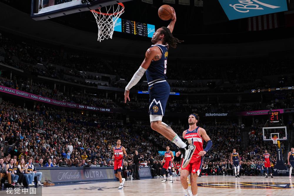 一名年轻有 一名年轻有