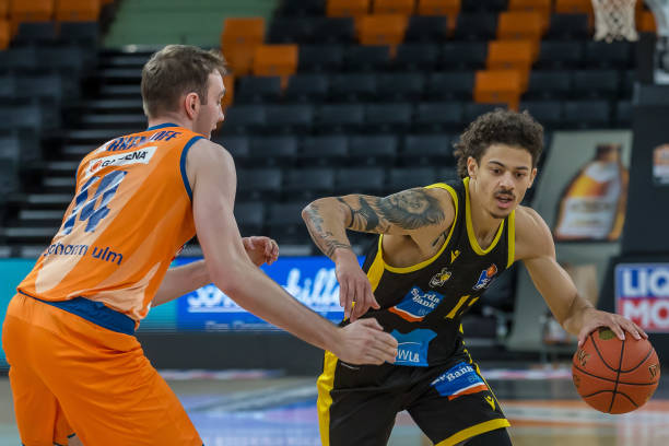 区的互动及 区的互动及