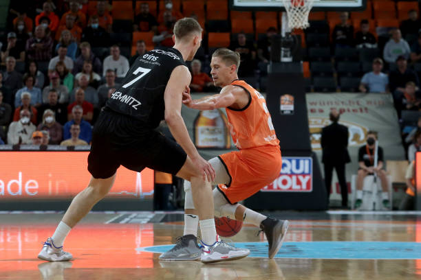 定输出并制 定输出并制